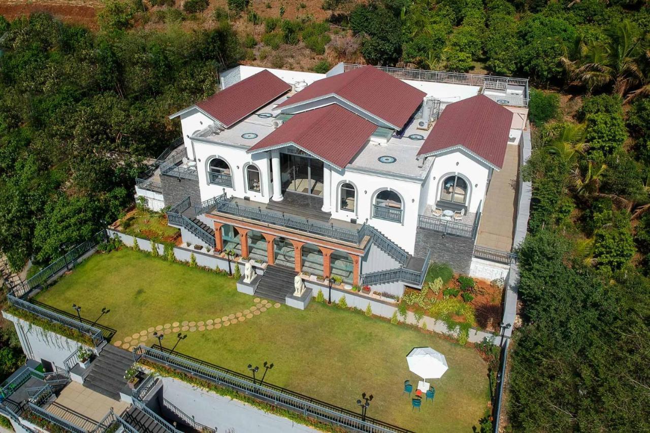 Bellevue Palace By Stayvista - Lavish Abode With A Pool, Landscaped Lawn, Gazebo & Adventure Activities Nászik Kültér fotó