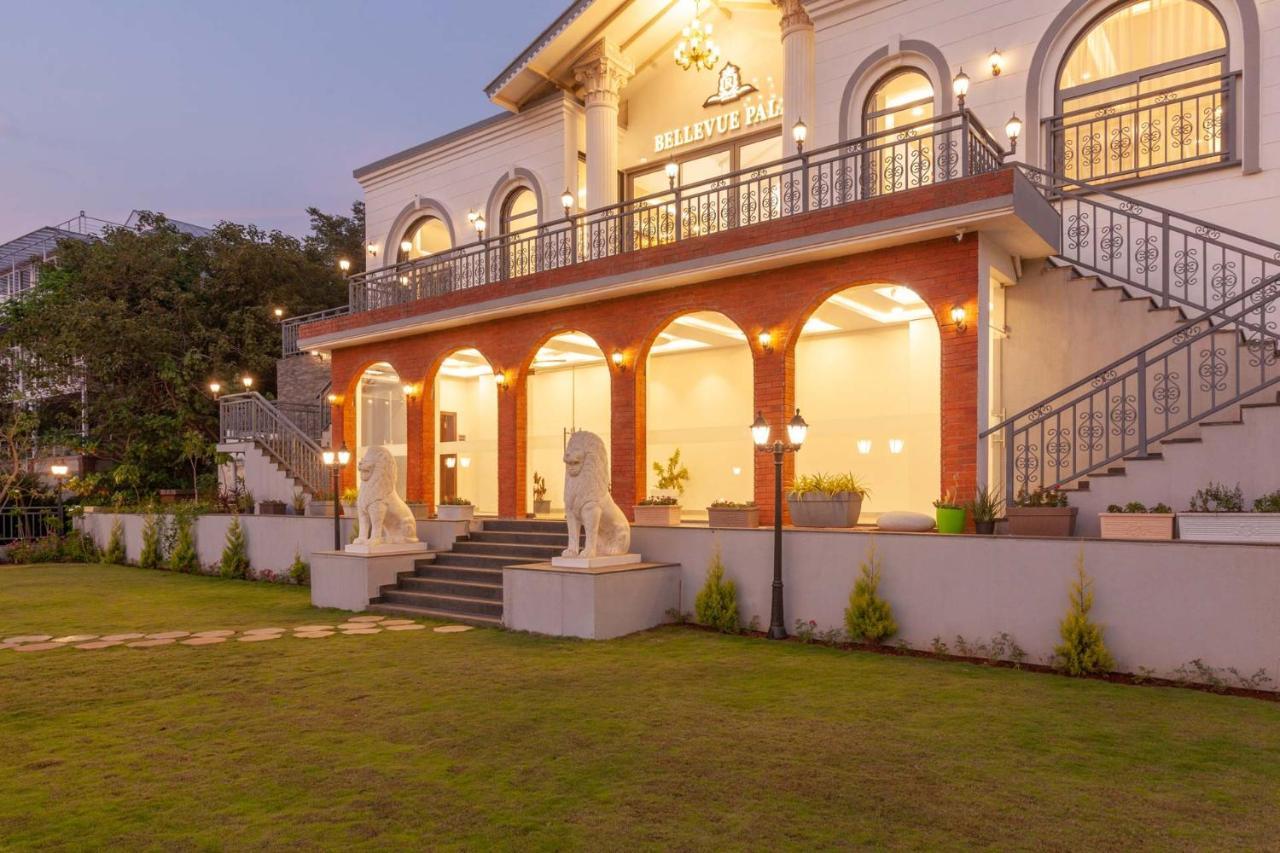 Bellevue Palace By Stayvista - Lavish Abode With A Pool, Landscaped Lawn, Gazebo & Adventure Activities Nászik Kültér fotó