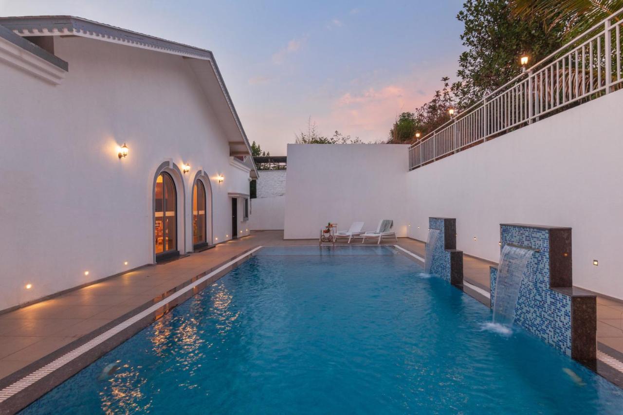 Bellevue Palace By Stayvista - Lavish Abode With A Pool, Landscaped Lawn, Gazebo & Adventure Activities Nászik Kültér fotó