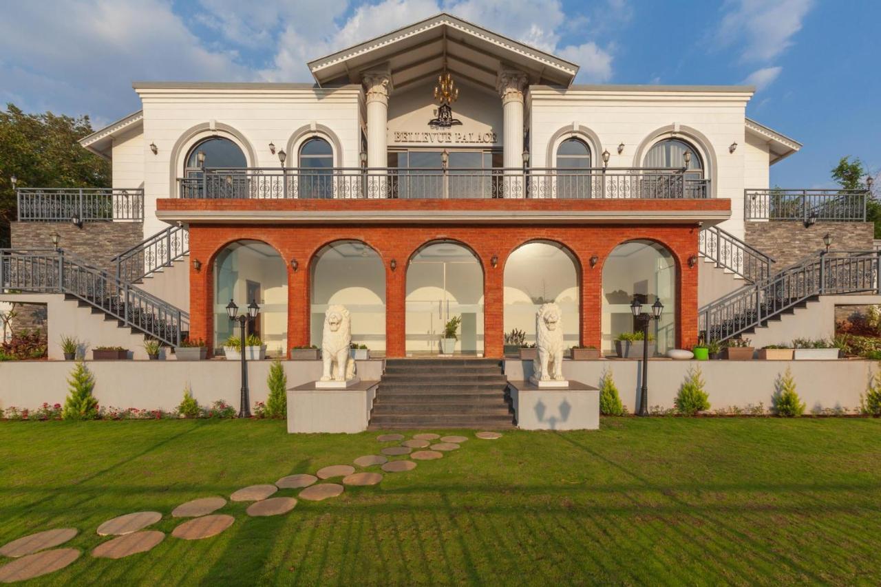 Bellevue Palace By Stayvista - Lavish Abode With A Pool, Landscaped Lawn, Gazebo & Adventure Activities Nászik Kültér fotó