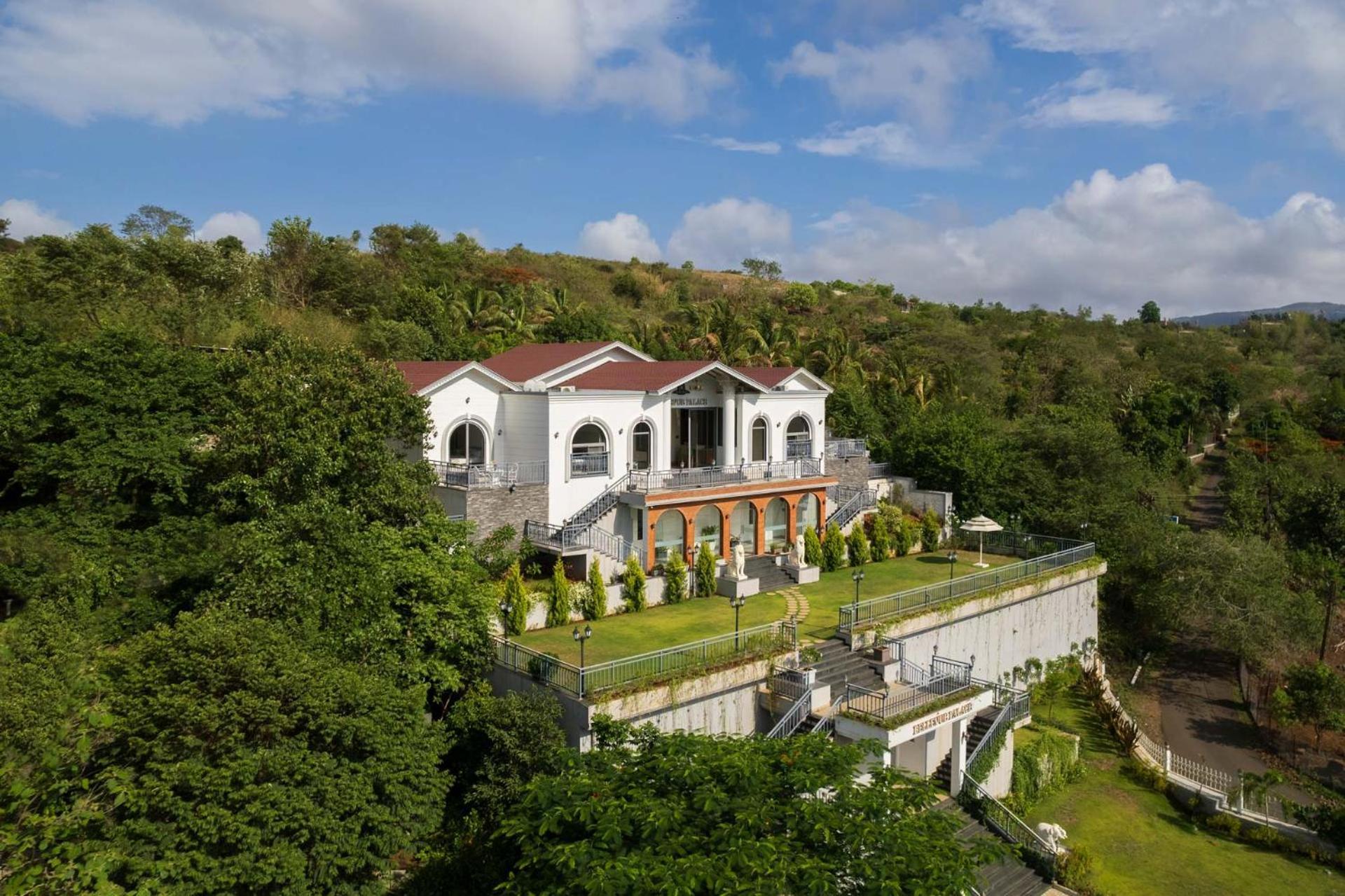 Bellevue Palace By Stayvista - Lavish Abode With A Pool, Landscaped Lawn, Gazebo & Adventure Activities Nászik Kültér fotó